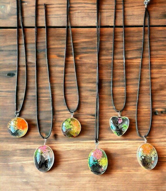 Handcrafted Epoxy Pendant Necklace With Dried Flowers Inside and Animal Illustrations Resin Handmade Jewelry Gift for Her Flower Necklace Etsy