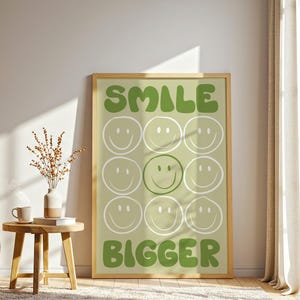Smile Bigger Poster | Smiley Wand Kunst | Smiley Gesicht Druck | Retro Wand Kunst | Grüne Retro Drucke | Trendige Drucke | Trendige Wandkunst