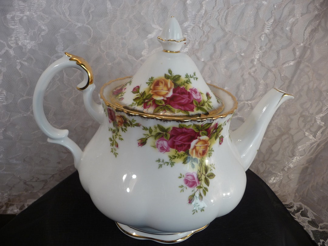 Royal Albert Old Country Rose Teapot Fine China Gold Trim 1962 Bone