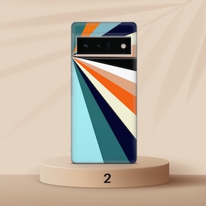 K&ouml;nnte beinhalten: Eine blaue, schwarze, wei&szlig;e, orange und braune gestreifte Handyh&uuml;lle mit einem schwarzen Kameraobjektiv.