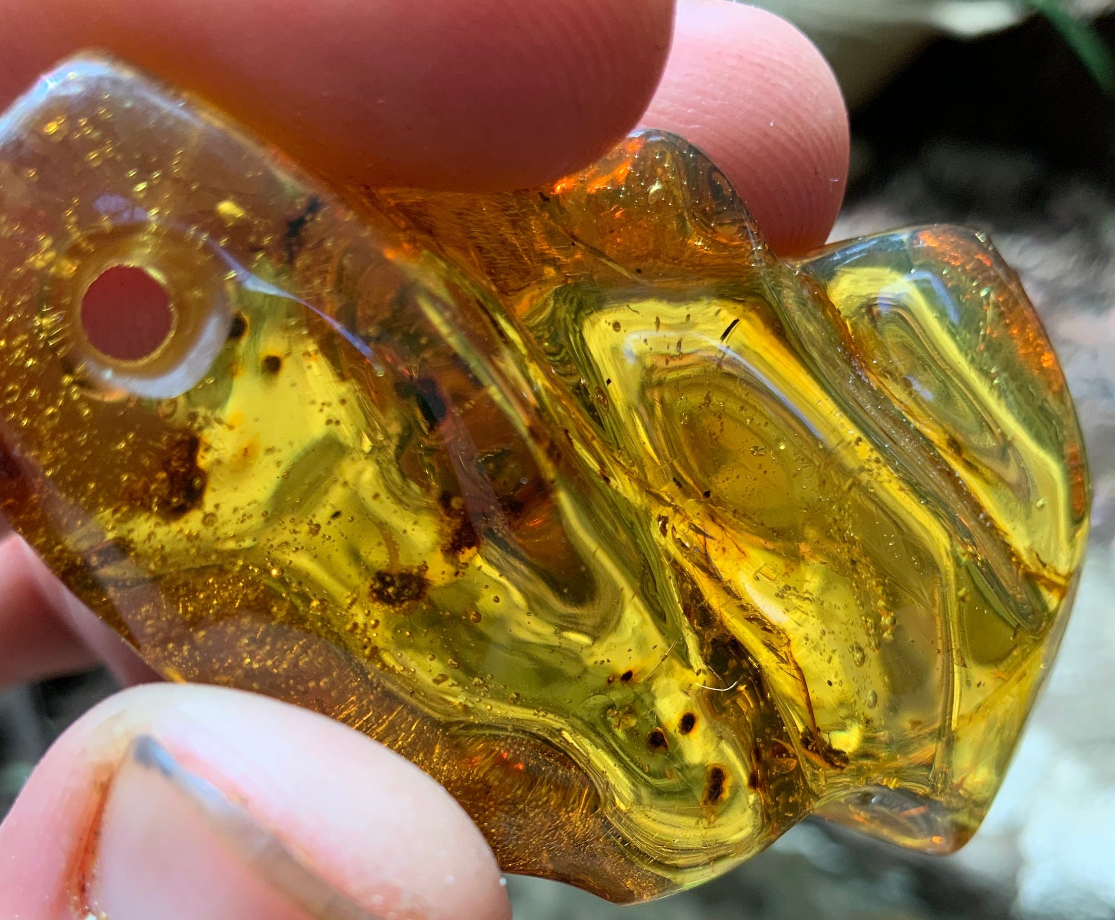 メキシコ　チアパス産の大きめアンバー　紐付き（ペンダント） Chiapas amber - Etsy 日本