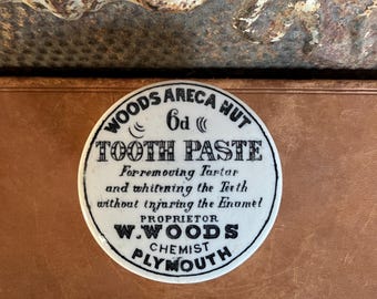 Antique Woods Areca Nut 6d Tooth Paste Plymouth - c. 1890 - English advertising Pot