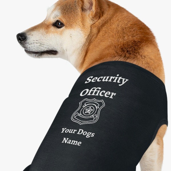 Personalisiertes Sicherheitsoffizier-Hundepanzer mit offiziellem Abzeichen, personalisierbar mit dem Namen Ihres Hundes. Teilen Sie Ihren Gästen mit, wer das Sagen hat