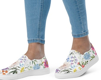 Płócienne buty wsuwane z kwiatowym nadrukiem: wygodny styl dla kobiet
