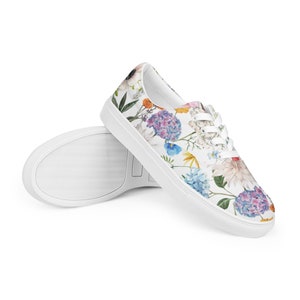 Women’s floral lace-up canvas athletic shoes