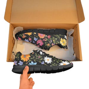 Black Floral Women's Lace-Up Canvas Shoes, Spring Casual Sneakers with Floral Print, Stylish Comfortable Walking Shoes,Gift for Her Footwear