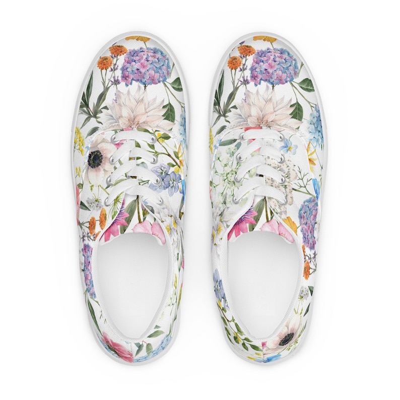 Women’s floral lace-up canvas athletic shoes
