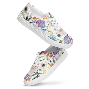 Women’s floral lace-up canvas athletic shoes