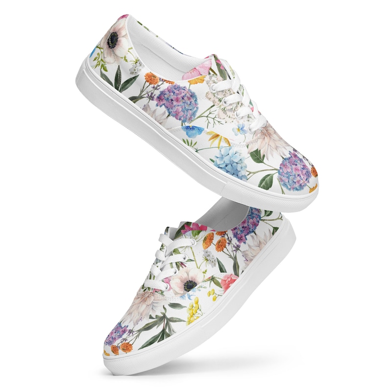 Women’s floral lace-up canvas athletic shoes