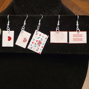 Pendientes tipo sobre con carta de amor de San Valentín