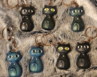 DOWAY Cute Stainless Steel Cat Keychain - 1.3 Inch Tall, Polished Finish, Gift Pouch Included