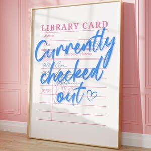 Derzeit ausgecheckt Bibliothekskarten-Wandkunst | Bücherwurm Poster | Weibliche Leser Ästhetik | Gerahmt oder Ungerahmt | Romanze Buch Dekor