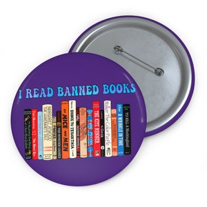 Przypinka „Czytam zakazane książki” – odznaka miłośnika książek, odznaka orędownika literatury, przypinka zwolennika wolności słowa, przypinka informująca o cenzurze książek