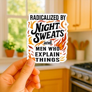 Grappige sticker feministische menopauze: geradicaliseerd door nachtelijk zweten en mansplaining afbeelding 1