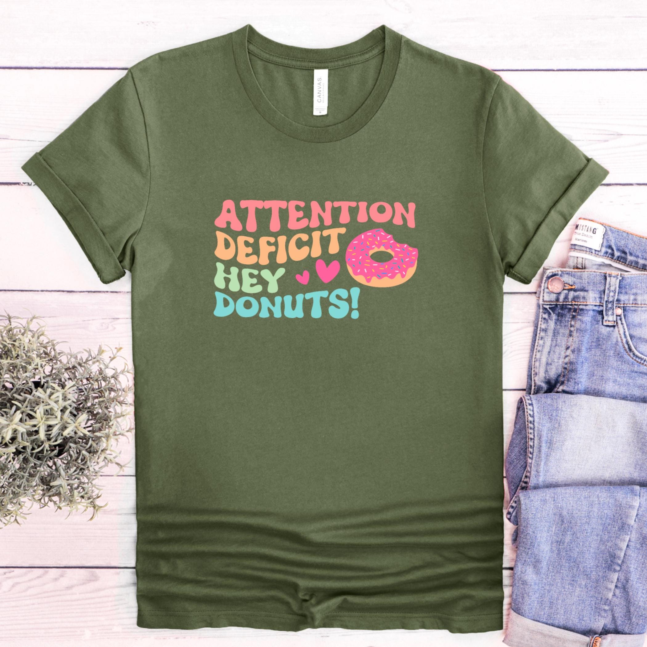 おもしろADHD Tシャツ：注意欠陥「Hey Donuts!」ユニセックスTシャツ 