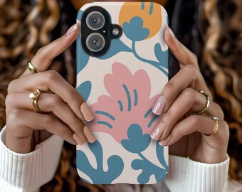 Pode incluir: Uma capa de telefone branca com um design floral. As flores são rosa, azul e amarelo. A capa tem um recorte para a lente da câmera.