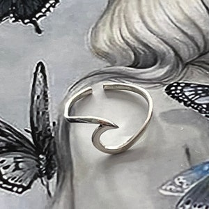 Sterling Silver Breaking Wave Toe Ring: Adjustable Beach Jewelry