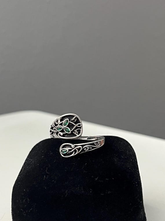 Sterling Silver Spoon Leaf Ring: Green Cubic Zirc… - image 1