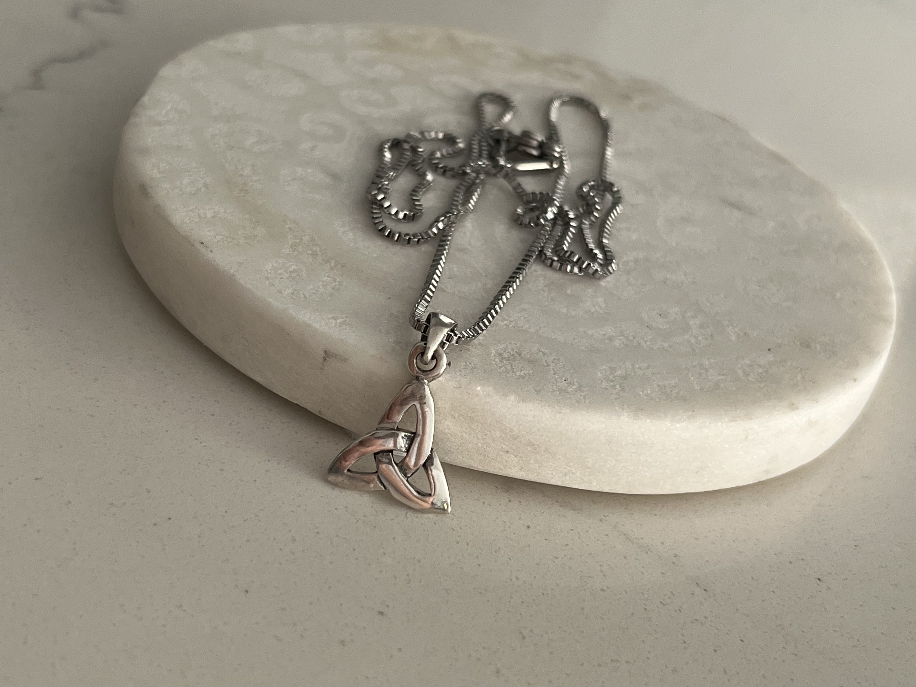 Pendentif Triangle Celtique Triquetra - Argent 925 Sterling, Symbole Trinité, Bijou Fin Et Léger