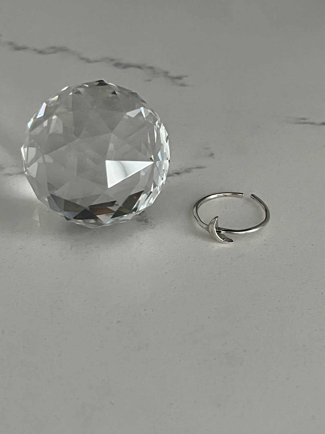 AI159 - Oxidised Crescent Toe Ring