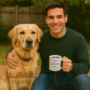 犬用マグカップのモックアップ、犬と暮らす男性のライフスタイルシーン、ペット愛好家向けマグカップのディスプレイ、犬好きのお父さんデザインのための屋外用コーヒーカップのモックアップ、Canvaの白いマグカップのモックアップ