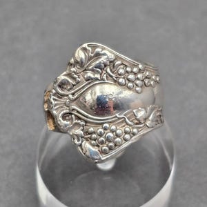 Vintage-Löffelring aus versilbertem Metall, Größe 7,5, Jugendstil, Traubenmotiv, Upcycling-Ring