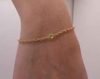 14 kt gouden peridootarmband: echte geboortesteensieraden van augustus