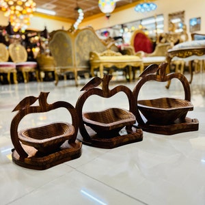 3 Sizes | Handmade Wooden Basket. Apple shaped fruit basket/bread basket