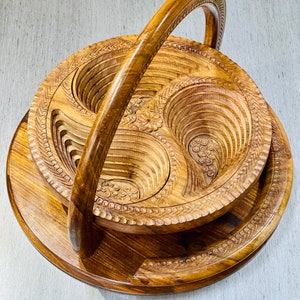 Handmade wood Foldable gift basket with handle.  /  fruit basket  /   Bread Basket / Gift Basket  / Foldable basket  / Wooden Engravings 12”