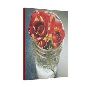 Floral Wall Art Canvas - Elegante Rosen im Glas Dekor