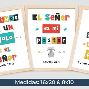 Pode incluir: Tr&ecirc;s impress&otilde;es emolduradas coloridas com texto em espanhol. A primeira impress&atilde;o diz "Los ni&ntilde;os son un regalo de el Se&ntilde;or" com a refer&ecirc;ncia b&iacute;blica "Salmos 127:3". A segunda impress&atilde;o diz "El Se&ntilde;or es mi Pastor" com a refer&ecirc;ncia b&iacute;blica "Salmos 23:1". A terceira impress&atilde;o diz "Dios me ama y tiene un plan para mi" com a refer&ecirc;ncia b&iacute;blica "1 Juan 4:16, Jeremias 29:11".