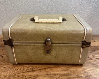 Vintage Cosmetics Case, Suitcase, Mirror Case, travel case, train case, jewelry
