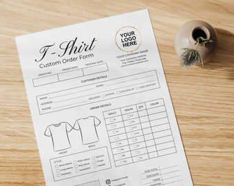 Puede incluir: Un formulario de pedido de camiseta en blanco y negro con espacio para un logotipo. El formulario incluye secciones para los datos del cliente, las opciones de entrega, los detalles del pedido, el estilo, el método de pago y un desglose del coste total.