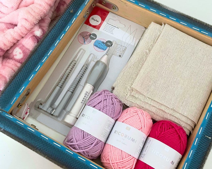 Complete Beginner Punch Needle Starter Kit - with Gripper Frame, Yarn, Fabric and Needle for Modern Punch Needle Art