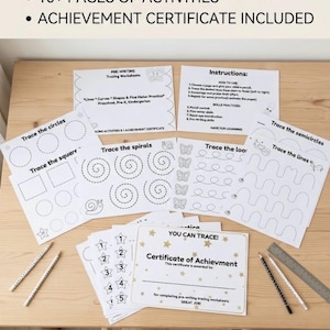 Puede incluir: Un paquete de hojas de trabajo de caligrafía con páginas en blanco y negro que muestran líneas, círculos, cuadrados, espirales y bucles. Incluye un certificado de logros, lápices y una regla. El texto incluye Pre-Writing Tracing Worksheets.