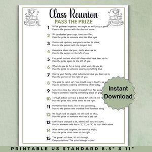 Puede incluir: Una hoja de juego imprimible Class Reunion Pass the Prize en papel blanco con texto negro e ilustraciones de birretes de graduación. El documento enumera quince instrucciones numeradas para un juego y presenta una etiqueta de estrella verde que dice Instant Download y un pie de página que indica el tamaño estándar de EE. UU. de 8.5 por 11 pulgadas.