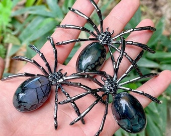 1pic Agate Crystal Spiders Purple Black Legs With Gray Quartz Body Twisted Spider Insect Charms with Chakra Crystal Mineral Natural Artwork