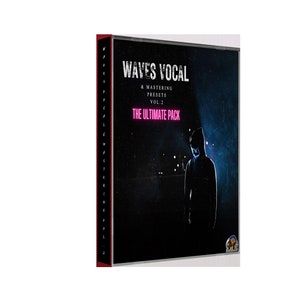 Puede incluir: Una imagen en blanco y negro de una persona con una sudadera con capucha de pie frente a un fondo borroso. El texto "WAVES VOCAL & MASTERING PRESETS VOL. 2 THE ULTIMATE PACK" se muestra en rosa sobre un fondo negro.