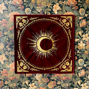 Eclipsa Altar Cloth: Victorian Moon Phase Velvet Tarot Mat