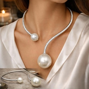 Silvervitt tvinnat metallpärlhalsband med statement-halsband – reptexturerad halsband med överdimensionerad pärldroppe, moderna brudsmycken i guld och silver