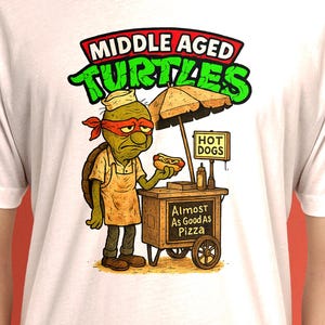 Mittleres Alter Schildkröten T-Shirt - Lustiges nostalgisches Parodie T-Shirt - Retro Cartoon Schildkröte Grafik - Hot Dogs fast so gut wie Pizza