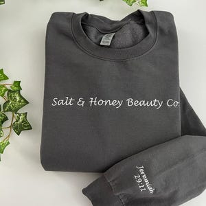Op maat geborduurd sweatshirt | Gepersonaliseerde ronde hals | Gepersonaliseerd cadeau voor bruid | Sweatshirt met aangepaste tekst | Kersttrui