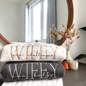 Sudadera bordada personalizada para esposa / Regalo de Acción de Gracias y Navidad para ella / Sudadera con apellido personalizado / Regalo de novia o compromiso