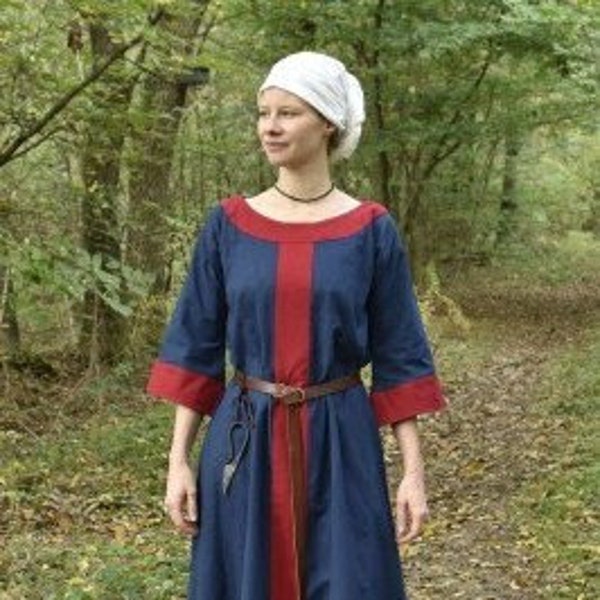 Frühmittelalterliches Kleid , blau/rot