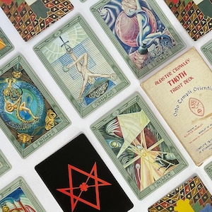 Thoth Tarot Karten Deck Aleister Crowley Ordo Templi Orientis Thoth Greenie 1983 Weiße Box C Vintage Tarot Seltene Tarotkarten Out of Print Tarot Set