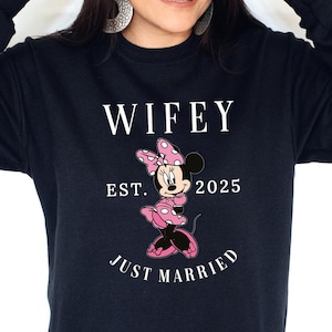 Disney Hubby Wifey Sweatshirt, Personalized Hubby Wifey Hoodie, 2025 Just Married Sweatshirt, Mr and Mrs Sweatshirts, Matching Couples Tee