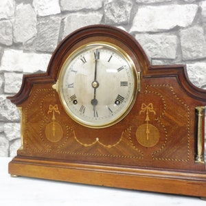 Beautiful Antique Mantel Clock Desk Clock Table Clock top condition
