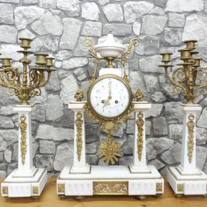 Antique Français Mantel Clock Set Marbre blanc État supérieur