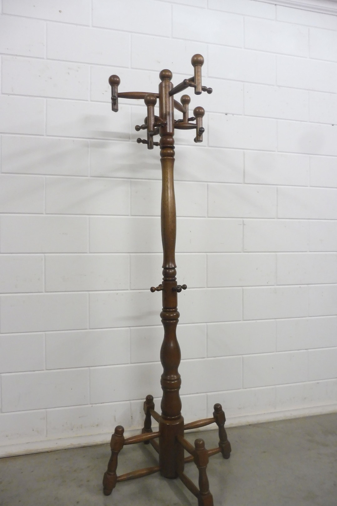 Perchero de pie vintage de mediados de siglo, perchero de madera