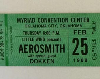 Aerosmith サイン、コンサートカタログ、当時のチケットのセット CD